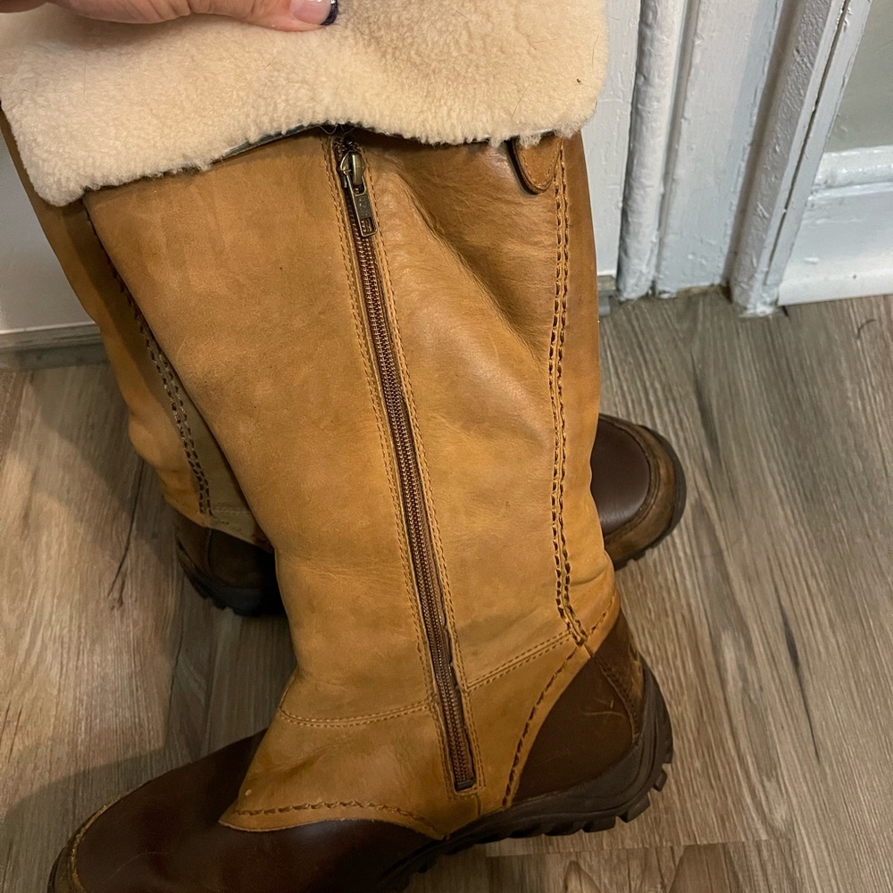 Womens size 9 Uggs!
